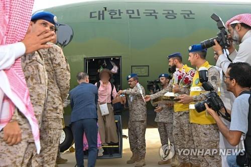 28名自苏丹撤离韩侨平安回国