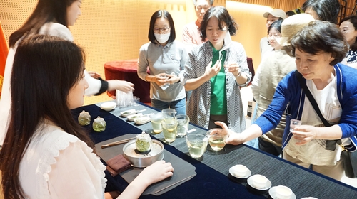 5月16日，首尔中国文化中心举办“茶韵传道——中国茶文化公开课”主题讲座。 首尔中国文化中心供图（图片严禁转载复制）