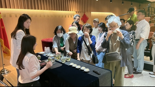 5月16日，首尔中国文化中心举办“茶韵传道——中国茶文化公开课”主题讲座。 首尔中国文化中心供图（图片严禁转载复制）