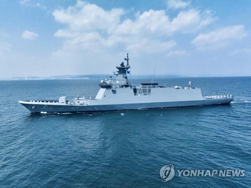 韩海军新型护卫舰“天安舰”正式服役