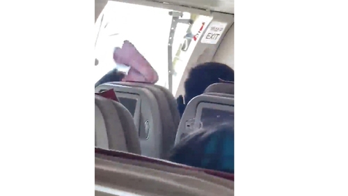 5月26日，韩亚航空OZ8124客机舱门在飞行途中被打开。 读者供图（图片严禁转载复制）