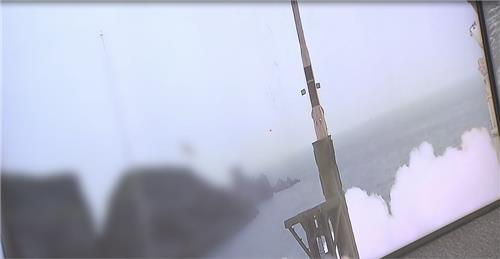 L-SAM远程防空导弹第四次试射的一幕。 韩联社/国防科学研究所供图（图片严禁转载复制）