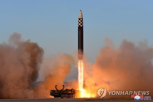 简讯：朝鲜称昨试射新型洲际导弹 金正恩指导