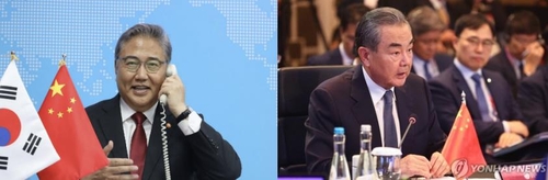 资料图片：韩国外长朴振（左）和中国外长王毅 韩联社