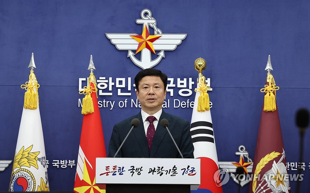 资料图片：8月28日，在首尔龙山国防部大楼，国防部发言人全河奎举行例行记者会。 韩联社