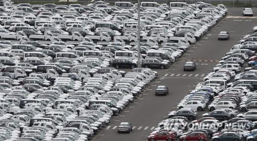 资料图片：2022年8月29日，在现代汽车蔚山工厂，等待出口的整车数不胜数。 韩联社