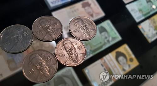 资料图片：韩元纸币和硬币 韩联社