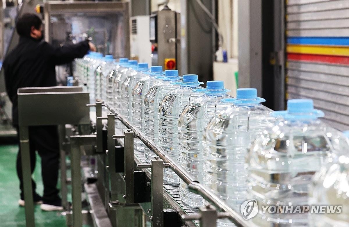 资料图片：尿素溶液生产线 韩联社