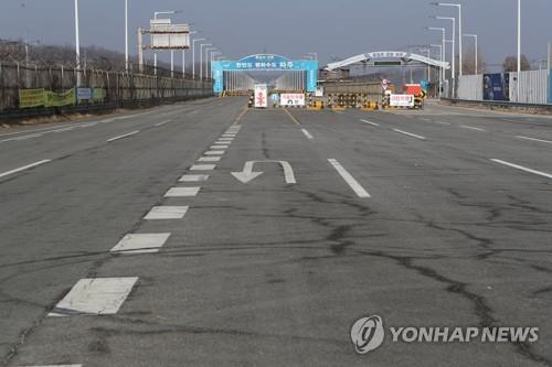 朝鲜拆除东西两侧韩朝连接公路路灯