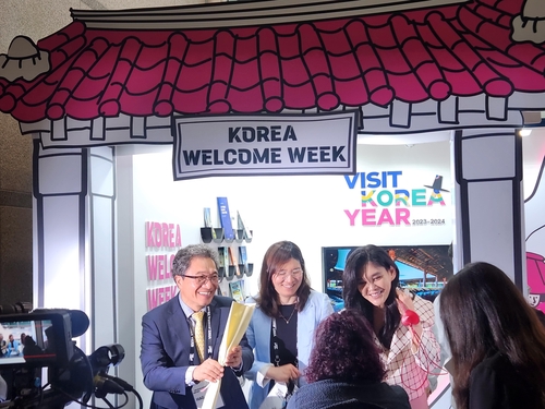 韩国访问年欢迎周在仁川机场开幕