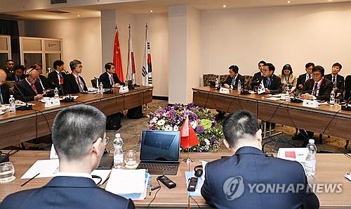 韩中日商定强化东盟与三国机制金融安全保障