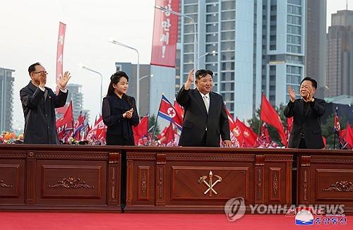 朝鲜平壤新街建成 金正恩携女出席竣工典礼