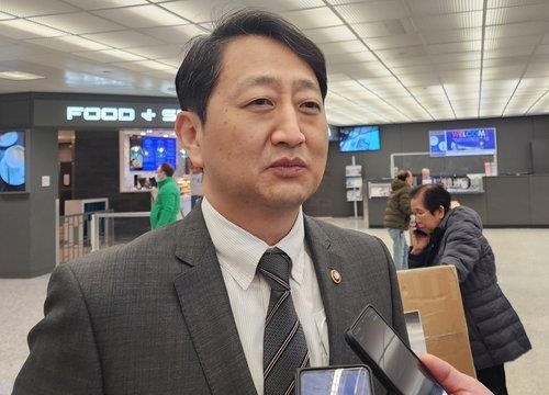 韩国产业通商资源部长官安德根在美国接受记者采访。 韩联社（图片严禁转载复制）