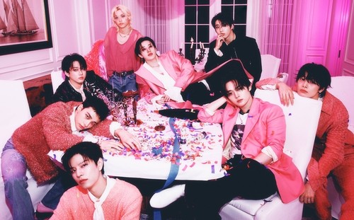 SKZ新辑登顶公告牌 八张专辑连续霸榜创纪录