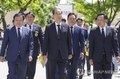 Key political figures gather at memorial service of late President Roh