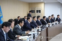  Yoon orders joint response with U.S., Japan following N. Korea's ICBM launch