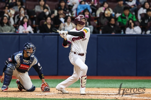 Outfielder savors preseason home run in KBO