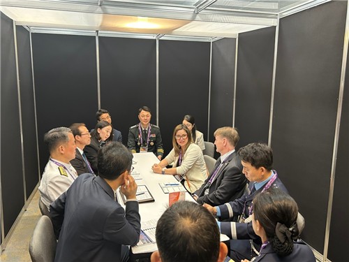 S. Korea pitches submarines, howitzers, trainer jets at Canadian defense exhibition