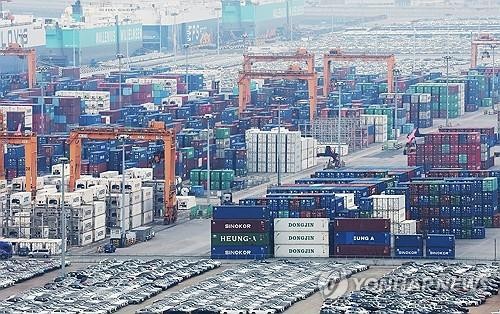 (LEAD) Exports up 8.3 pct in first 20 days of June on strong chip demand