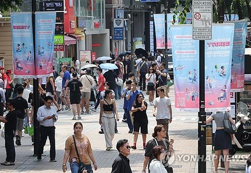 Consumer sentiment hits 4-yr high in June on hopes for new gov't stimulus policy: BOK