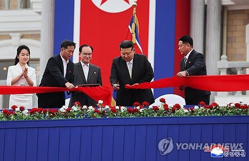 (LEAD) N. Korea completes Kalma beach resort; set for opening next month