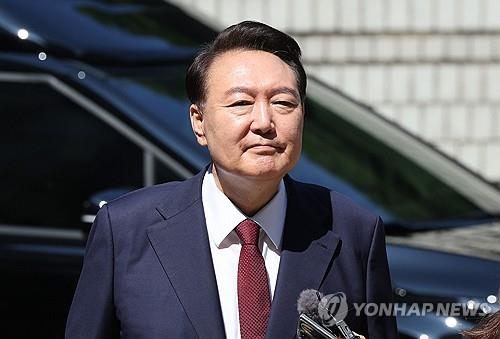 (LEAD) Special counsel rejects ex-President Yoon's request for private appearance