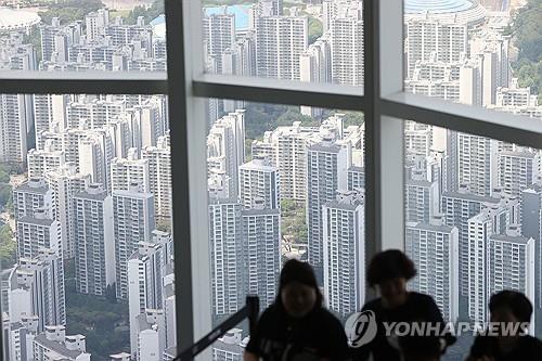 (LEAD) Regulator to further tighten curbs on household debts from next week