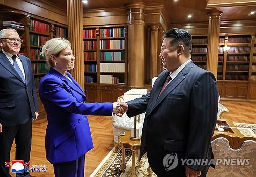 (LEAD) N. Korea's Kim meets Russian culture minister