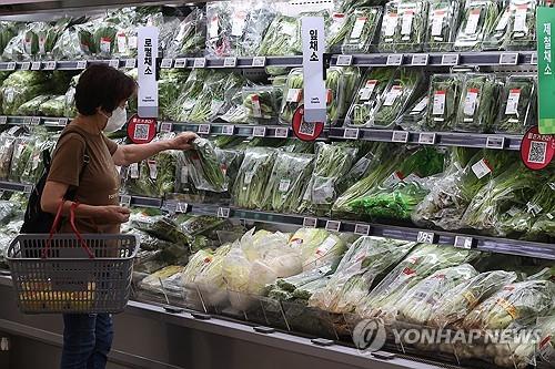 BOK flags inflation risks, vows vigilant monitoring