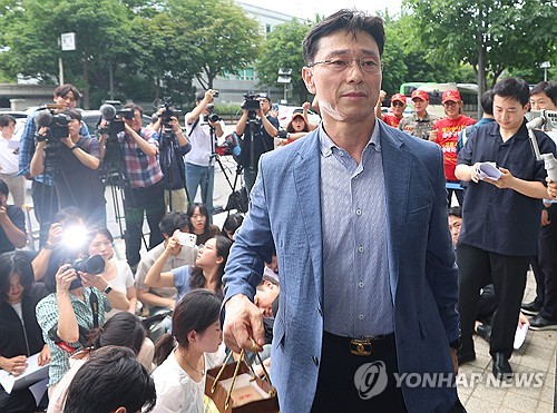 Ex-division commander grilled by special counsel over Marine's death