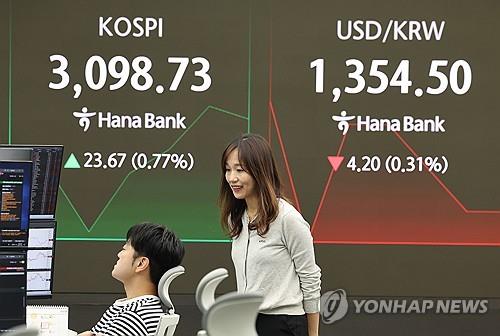 Seoul shares up late Thurs. morning on Samsung, Commercial Act revision