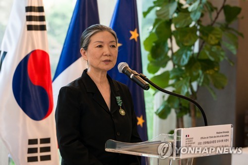 (LEAD) Artist Kimsooja promoted to 'officer' rank in French cultural order