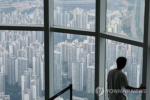 Watchdog urges banks to reduce mortgage loans to avoid financial risk