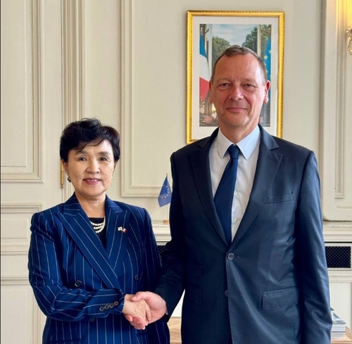Lee's special envoy highlights efforts to boost ties with France