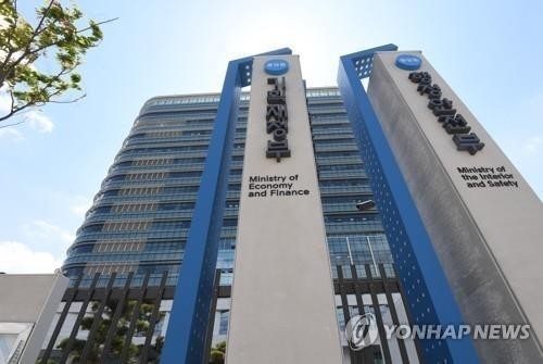 Lee gov't unveils 1st tax reform plan aimed at increasing revenue