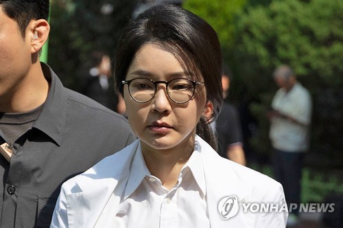 (3rd LD) Special counsel to question ex-first lady Kim for 4th time Saturday