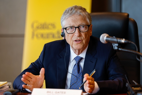 Bill Gates calls on S. Korea to chart course for gradual hike in development aid spending