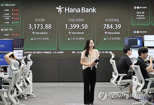 Seoul shares up late Fri. morning on bargain hunting amid U.S. uncertainties