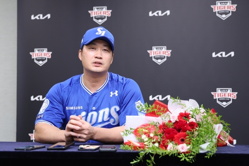 Retiring KBO closer reflects on fond memories in visiting city on farewell tour