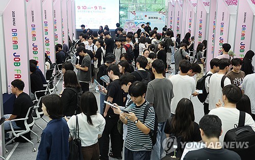 Over 60 pct of large firms have no recruitment plans in H2: survey