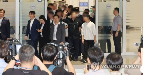 (LEAD) Korean workers rejoice as they return home after detention in U.S. immigration raid