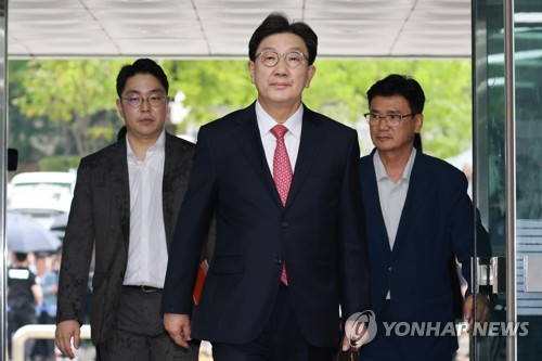 (LEAD) PPP lawmaker appears for arrest warrant hearing over bribery allegations