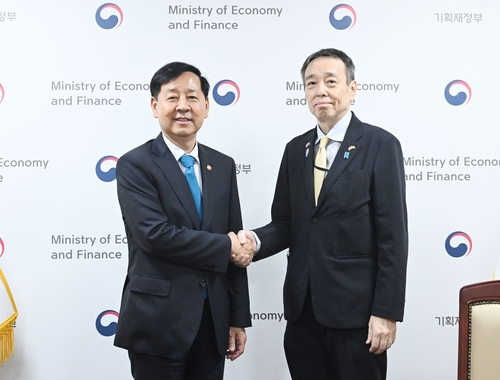 Finance chief discusses economic ties, cooperation in future industries with Japanese envoy