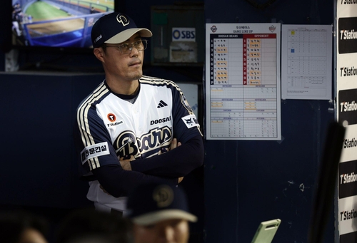 Out of KBO postseason contention, Bears manager giving young players chance to play