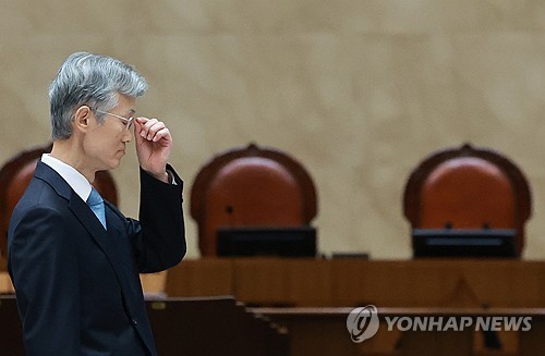 (LEAD) Supreme Court Chief Justice Cho denies meeting people regarding Lee's case