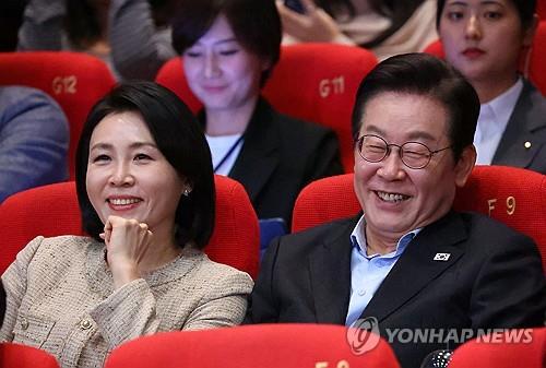 (LEAD) Lee vows to provide support for film industry during Busan Int'l Film Festival