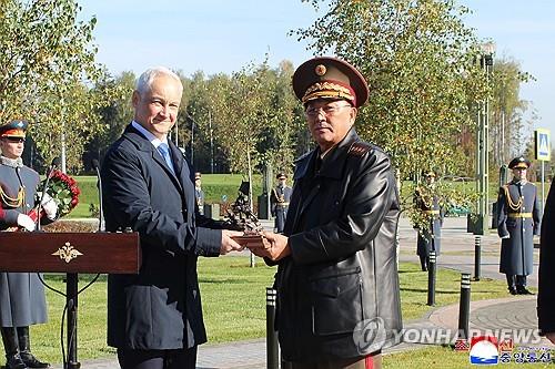 (2nd LD) N. Korea's defense chief says Pyongyang, Moscow closely united in 'bloody battles'