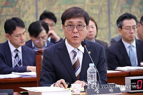 Culture minister seeks to expand K-pop concerts at Seoul World Cup Stadium thumbnail