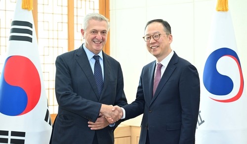 S. Korea, UNHCR discuss response to global refugee crisis