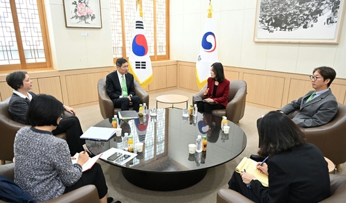Vice FM discusses development aid cooperation with acting UNDP chief